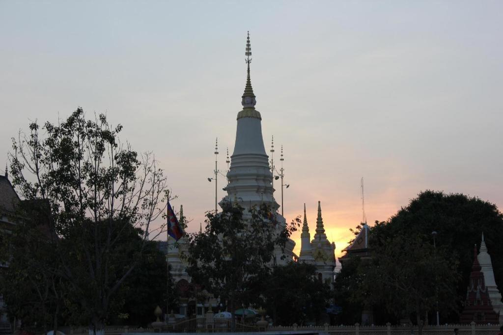 V Boutique Hotel Phnom Penh Exterior foto