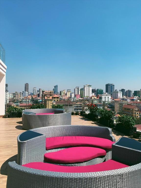 V Boutique Hotel Phnom Penh Exterior foto