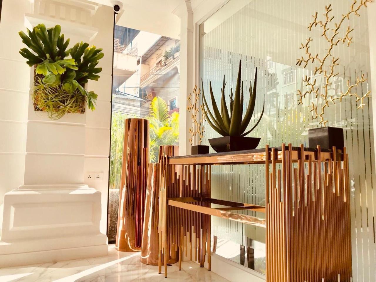 V Boutique Hotel Phnom Penh Exterior foto